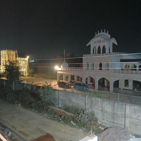 Hotel Jaipur In, Jatipura Parikrama Marg Near Mukharvind Temple Govardhan Luaran gambar