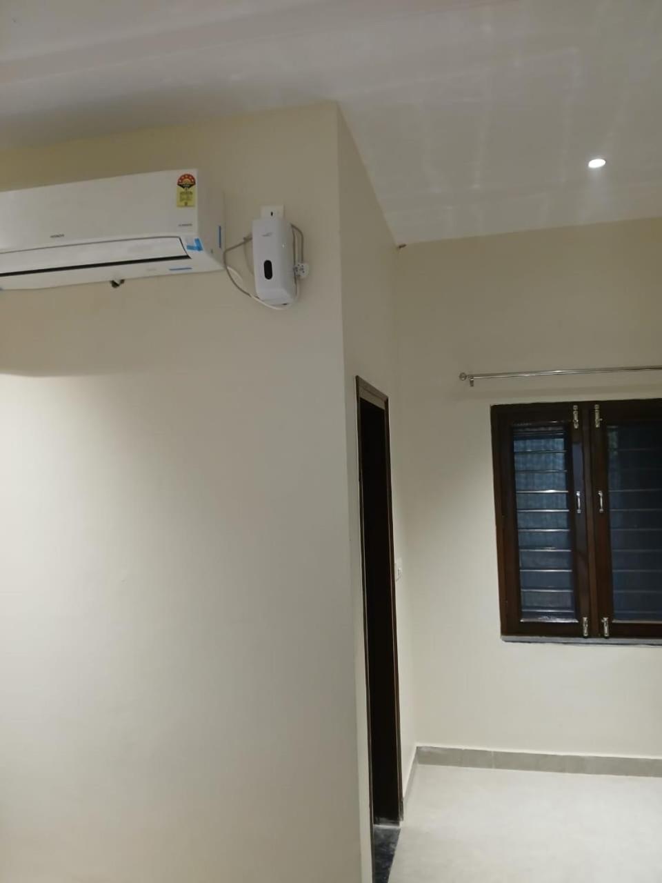 Hotel Jaipur In, Jatipura Parikrama Marg Near Mukharvind Temple Govardhan Luaran gambar